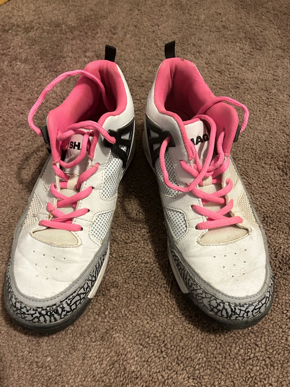 SHAQ White and Pink Athletic Sneakers with Black Accents
SIZE:W9